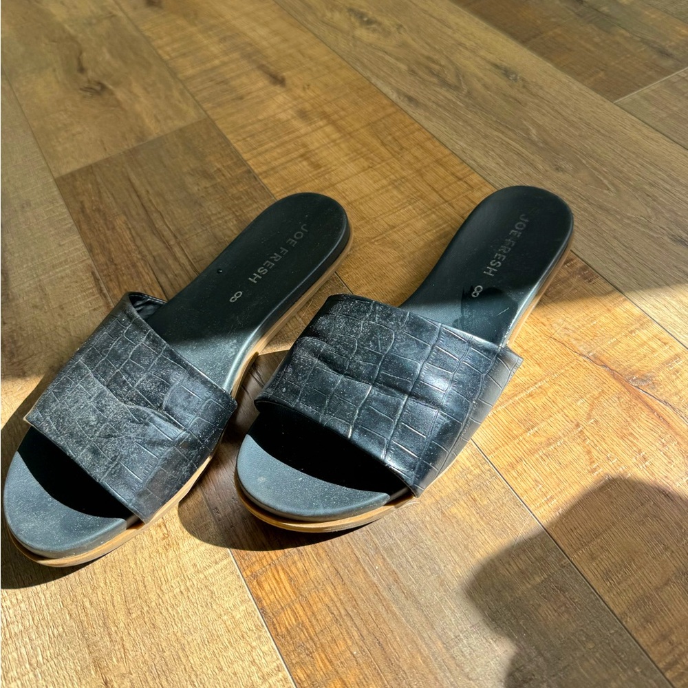 Joe Fresh Slides - Picture 1 of 2
